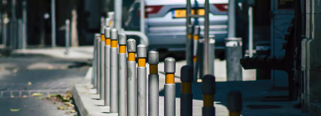 Safe and Convenient Retractable Barrier Column Systems for Properties in Englewood, FL